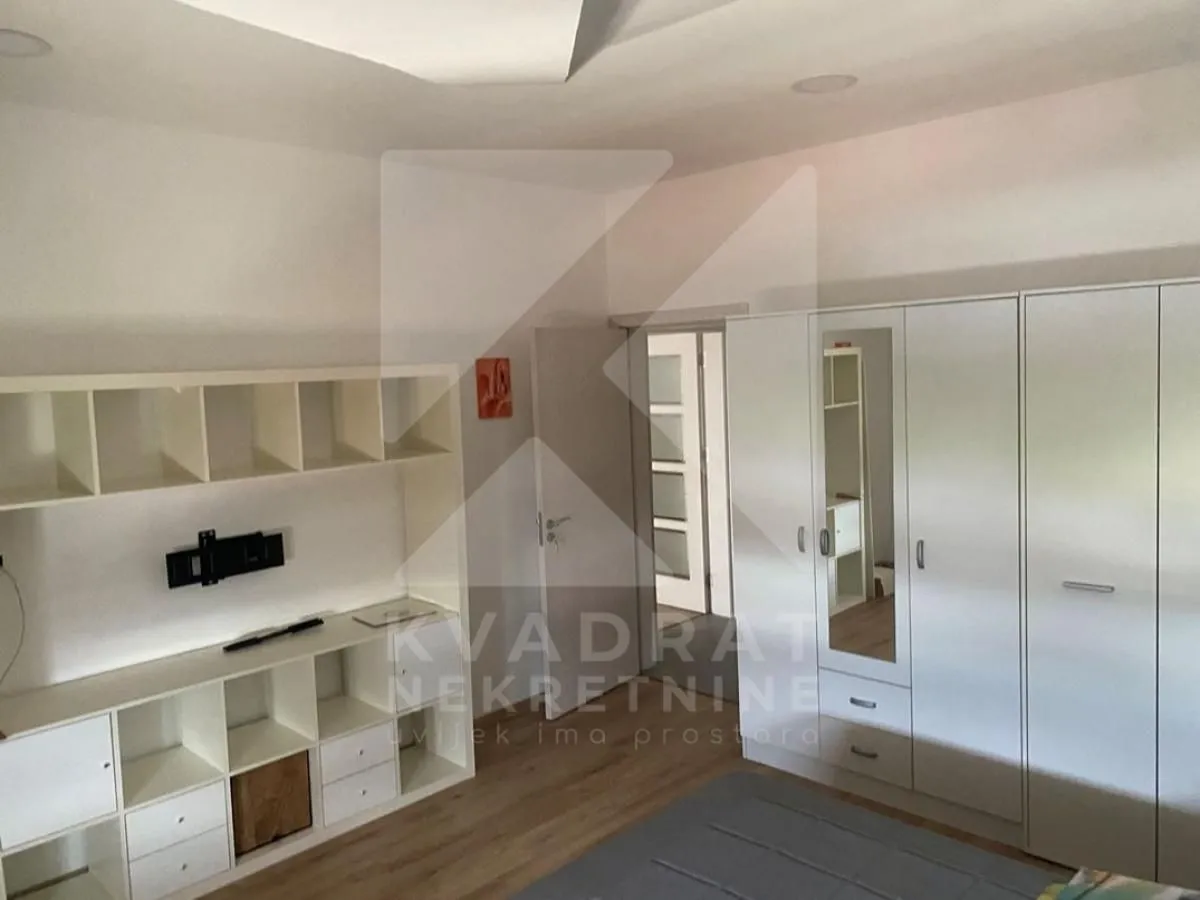 Izdavanje, dvosoban stan, 120m², Malo Brdo, Podgorica