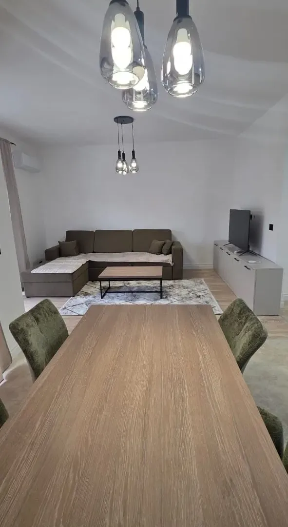 Izdavanje, dvosoban stan, 70m², Radanovići, Kotor