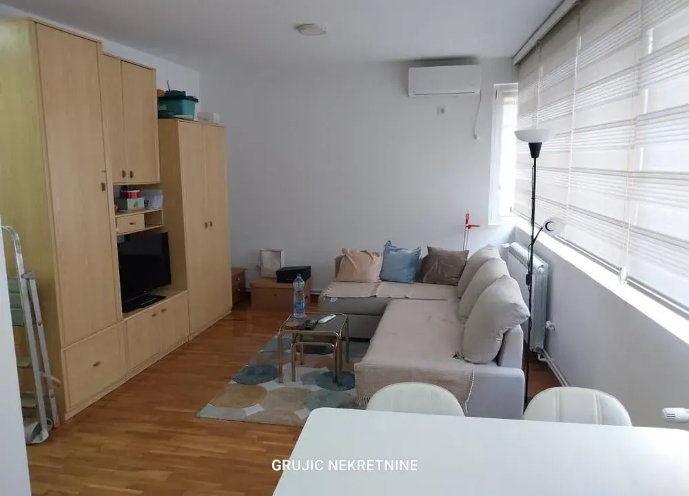 Izdavanje, jednosoban stan, 32m², Stari Grad, Beograd