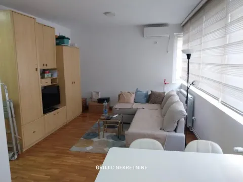 Izdavanje, jednosoban stan, 32m², Stari Grad, Beograd