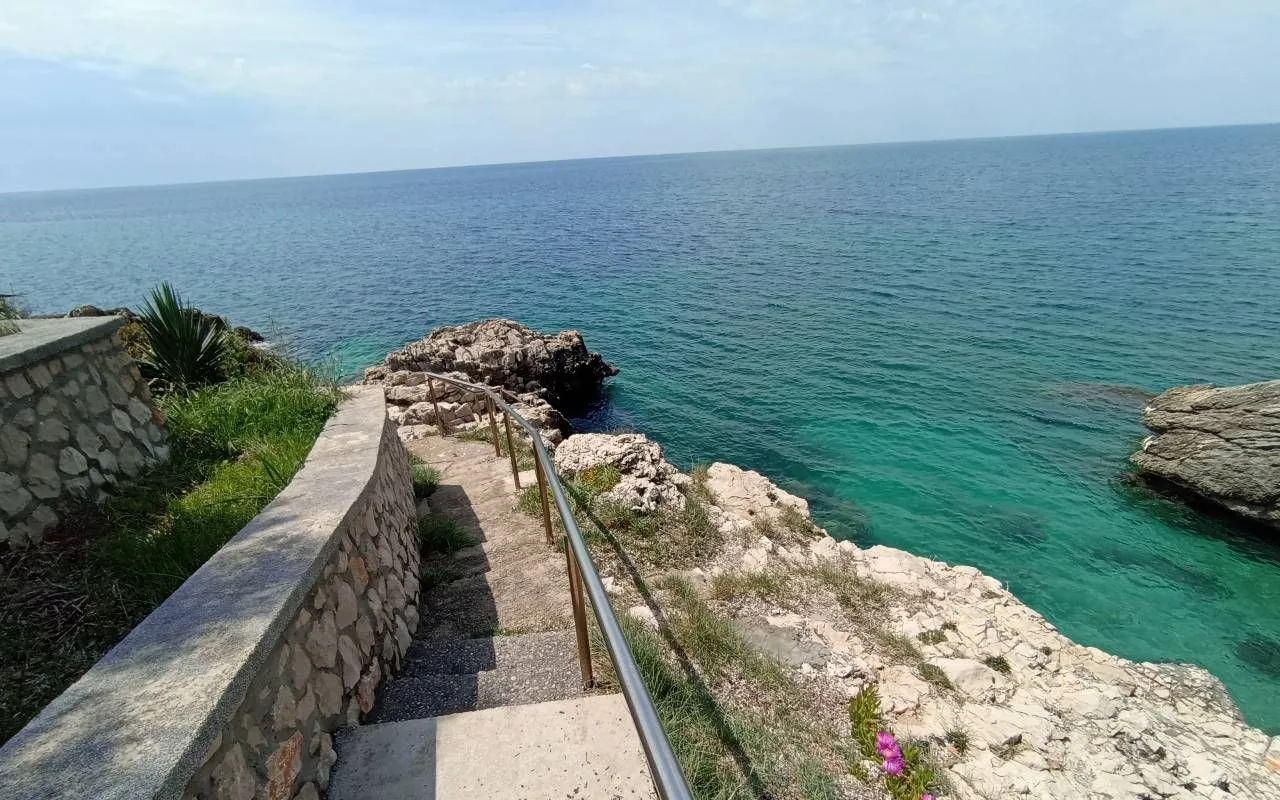 Izdavanje, kuća, 100m², Dobra Voda, Budva