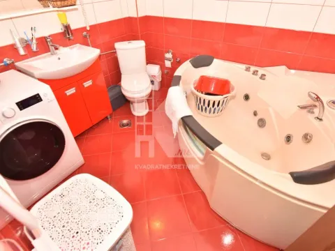 Izdavanje, kuća, 175m², Vranići, Podgorica - image 20