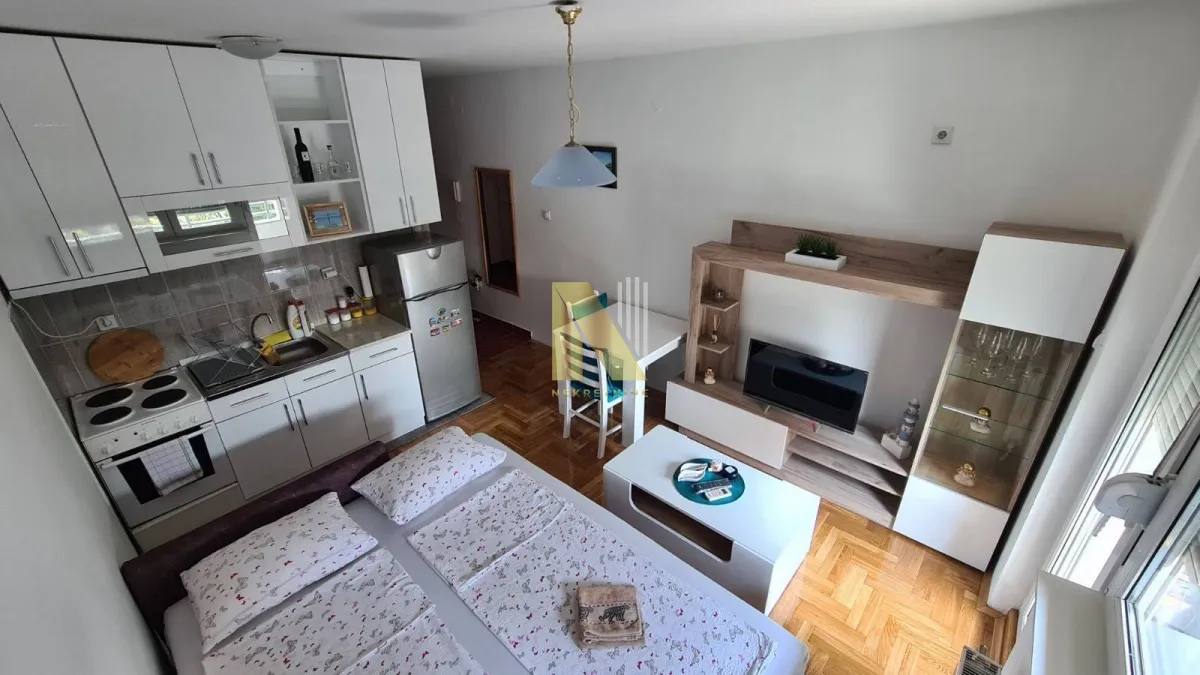 Izdavanje, garsonjera, 26m², Bulevar Evrope, Novi Sad Sve Podlokacije