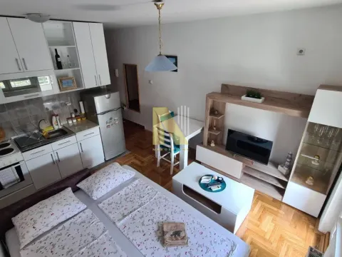 Izdavanje, garsonjera, 26m², Bulevar Evrope, Novi Sad Sve Podlokacije - image 2