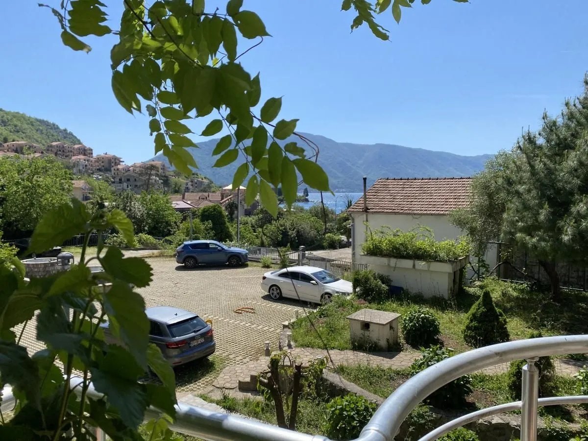 Prodaja, dvosoban stan, 90m², Risan, Kotor