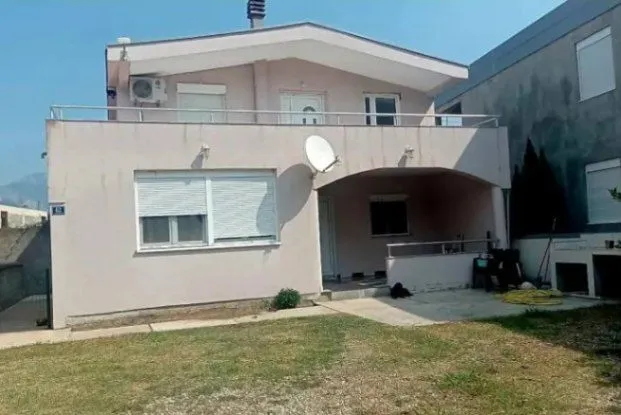 Prodaja, kuća, 180m², Polje, Bar