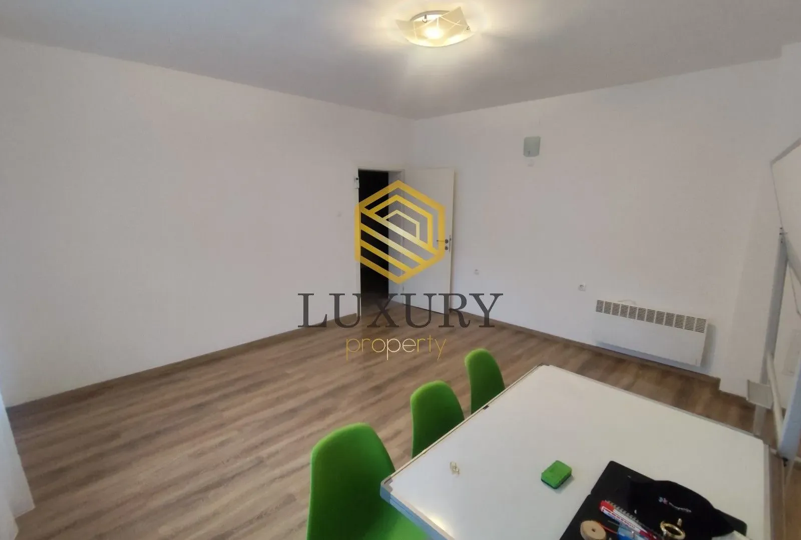 Izdavanje, dvosoban stan, 90m², Gorica C, Podgorica