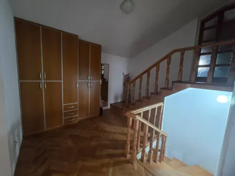 Izdavanje, kuća, 250m², Zabjelo, Podgorica - image 13