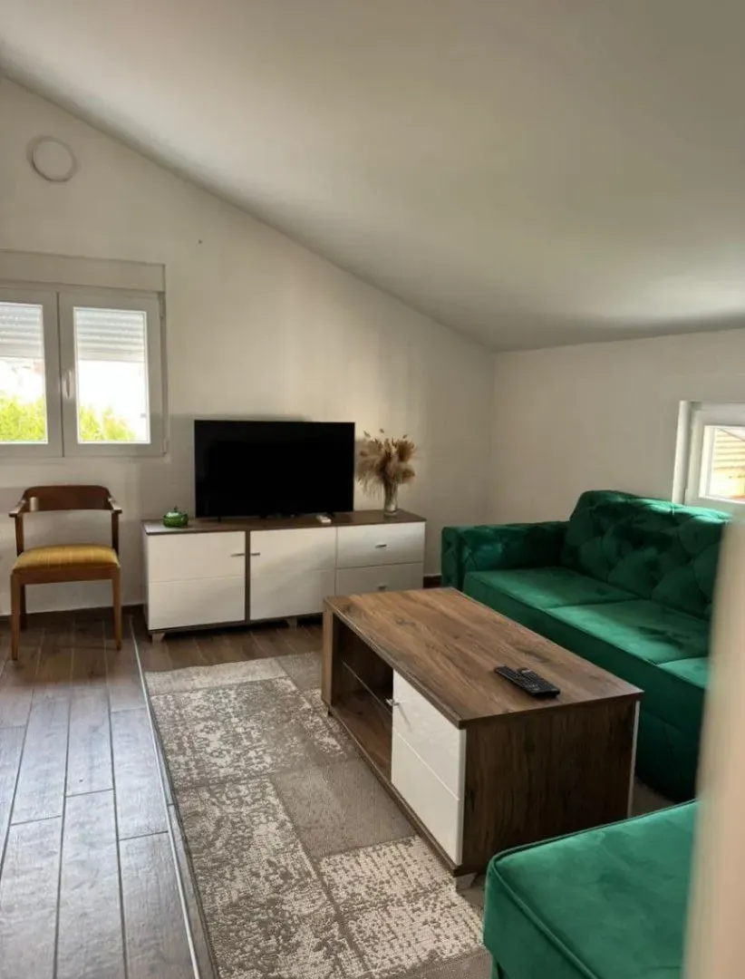 Rent, one bedroom apartment, 42m², Bulevar, Budva