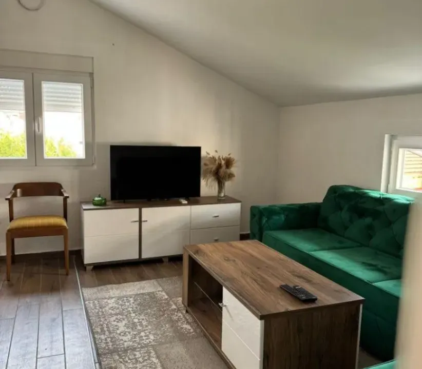 Izdavanje, jednosoban stan, 42m², Bulevar, Budva