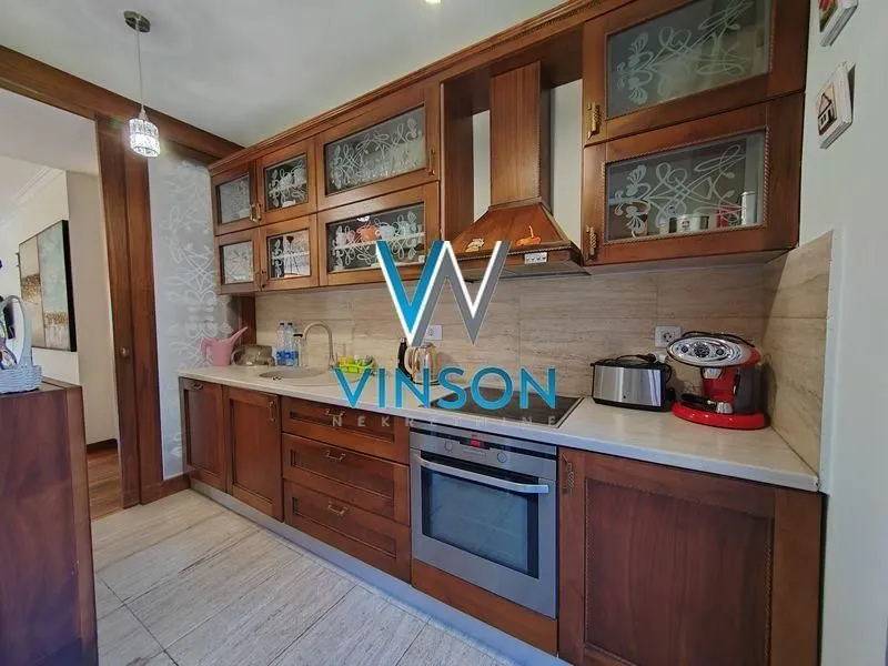 Izdavanje, četvorosoban stan, 115m², Centar, Novi Sad