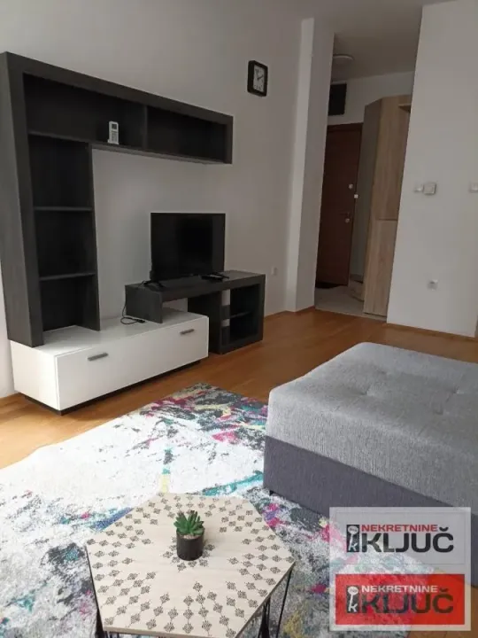 Izdavanje, dvosoban stan, 45m², Rotkvarija, Novi Sad Sve Podlokacije