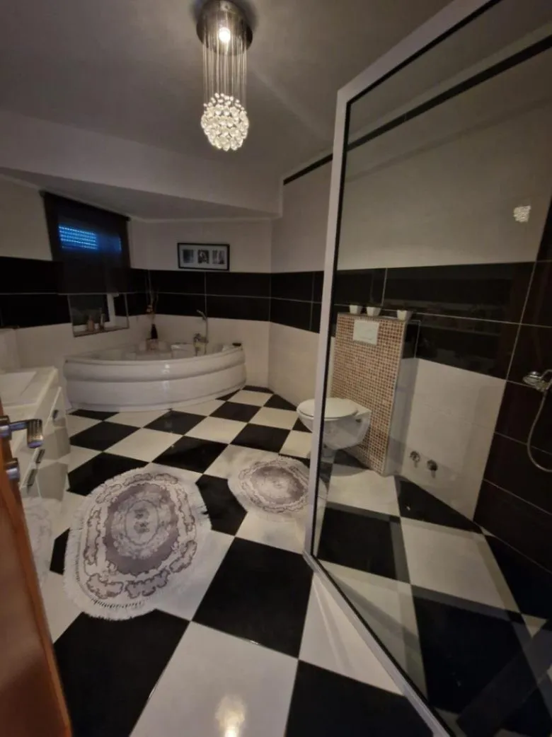 Sale, house, 130m², Tomba, Bar