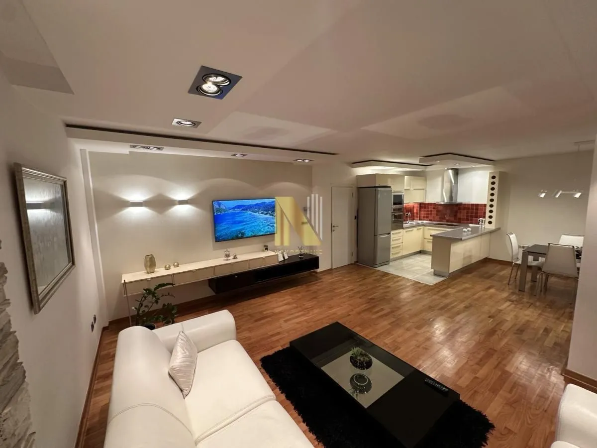 Izdavanje, kuća, 250m², Lipov gaj, Novi Sad Sve Podlokacije