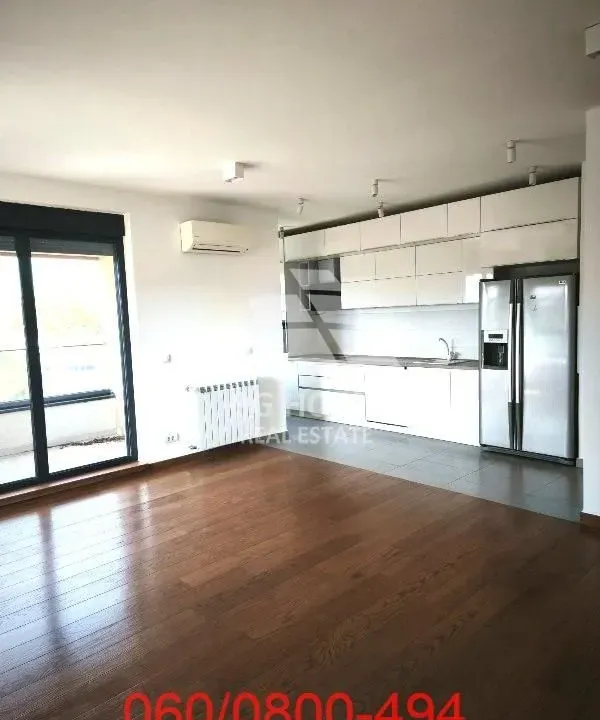 Izdavanje, četvorosoban stan, 100m², Vračar Hram, Vračar Sve Podlokacije