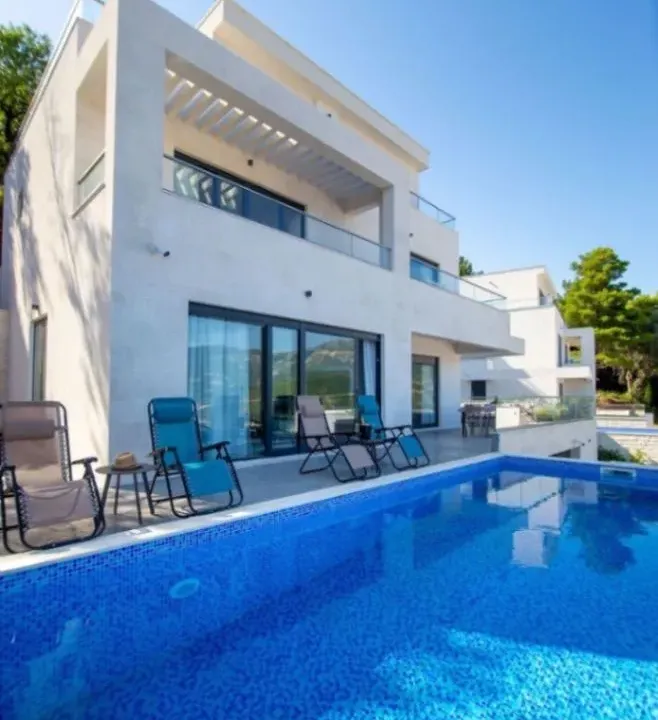 Rent, house, 250m², Reževići, Budva