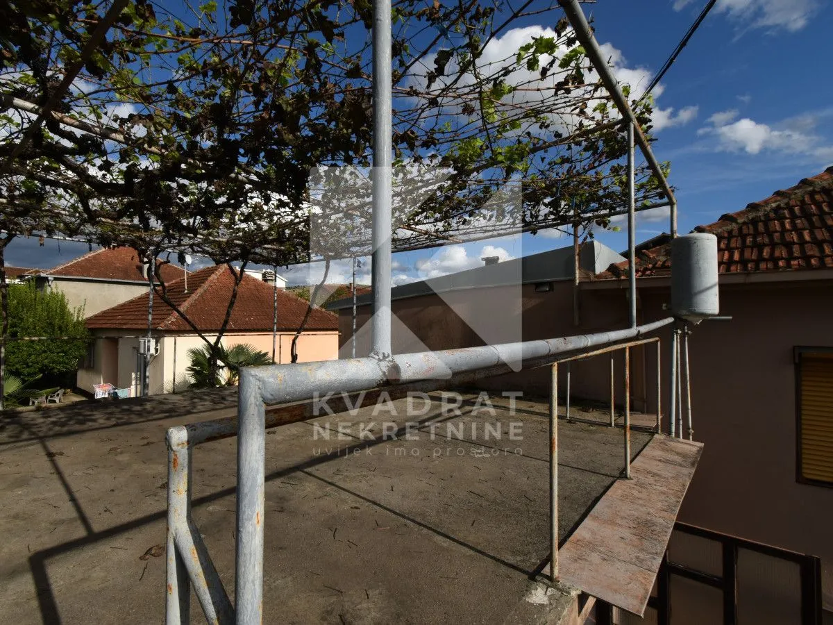 Prodaja, kuća, 200m², Tološi, Podgorica