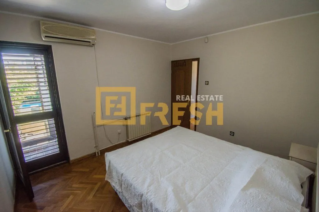Prodaja, kuća, 250m², Tološi, Podgorica