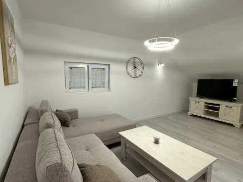 Izdavanje, stan, 54m², Seljanovo, Tivat - image 2