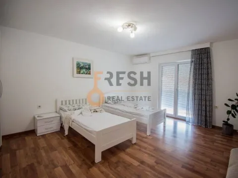 Prodaja, kuća, 450m², Stari Aerodrom, Podgorica - image 14