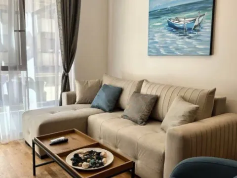 Rent, one bedroom apartment, 45m², Bečići, Budva