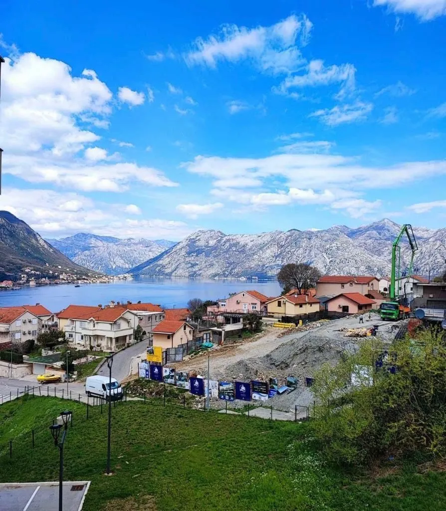 Sale, two bedroom apartment, 52m², Dobrota, Kotor