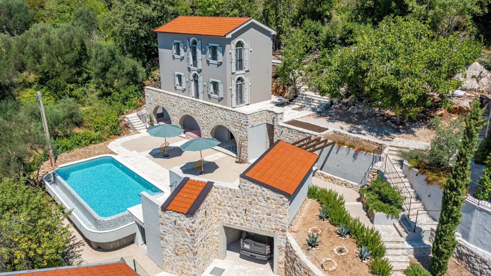 Prodaja, četvorosoban stan, 2000m², Trebešin, Herceg Novi