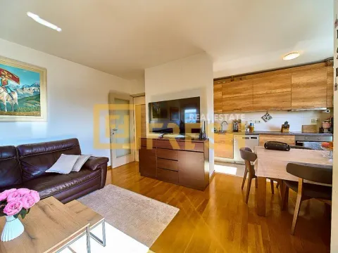 Prodaja, trosoban stan, 78m², Stari Aerodrom, Podgorica - image 2