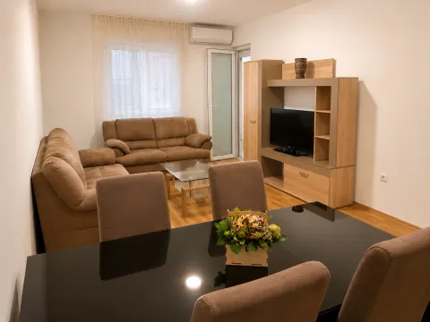 Rent, one bedroom apartment, 50m², Stari Aerodrom, Podgorica - image 1