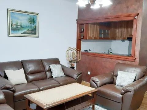 Izdavanje, dvosoban stan, 62m², Stara Varoš, Podgorica