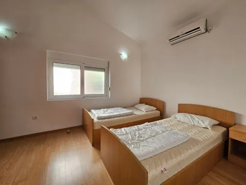 Izdavanje, kuća, 180m², Dobre Vode, Bar - image 12
