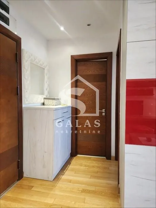 Izdavanje, dvosoban stan, 43m², Vračar Sve Podlokacije, Beograd