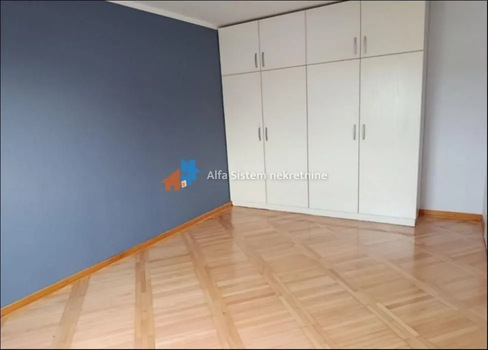 Izdavanje, četvorosoban stan, 125m², Savski Venac, Beograd