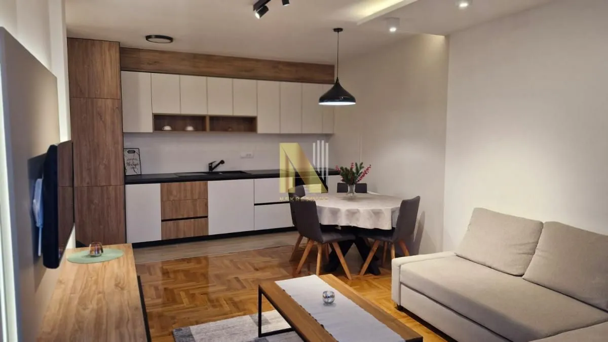 Izdavanje, trosoban stan, 53m², Salajka, Novi Sad Sve Podlokacije