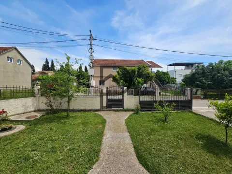 Izdavanje, kuća, 120m², Tološi, Podgorica - image 5