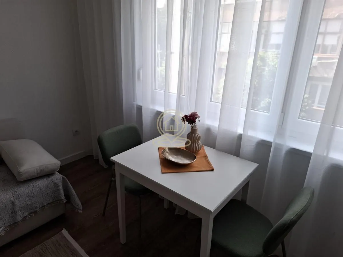 Izdavanje, dvosoban stan, 40m², Čubura, Beograd