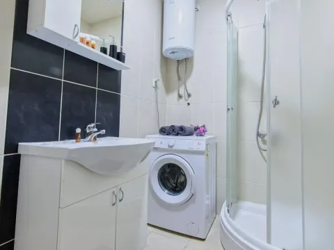 Izdavanje, jednosoban stan, 42m², Bečići, Budva - image 8