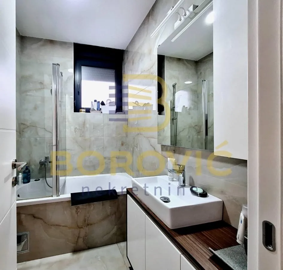 Prodaja, četvorosoban stan, 157m², Zemun Sve Podlokacije, Beograd