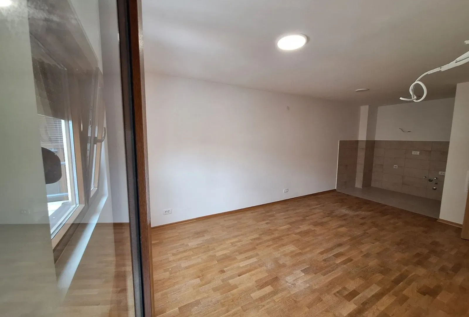 Izdavanje, dvosoban stan, 57m², Stari Aerodrom, Podgorica