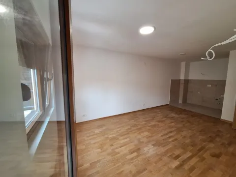 Izdavanje, dvosoban stan, 57m², Stari Aerodrom, Podgorica - image 1