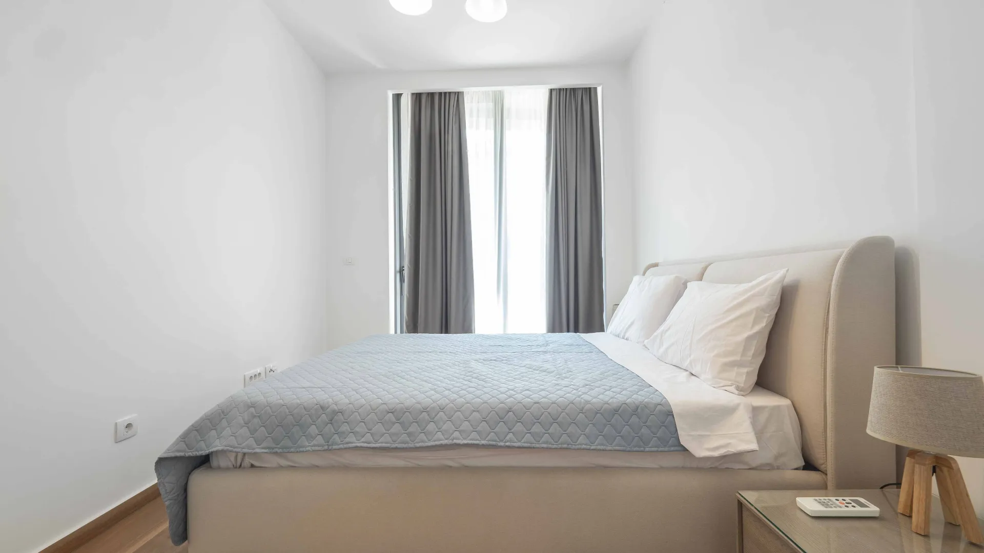 Izdavanje, dvosoban stan, 81m², Centar, Budva