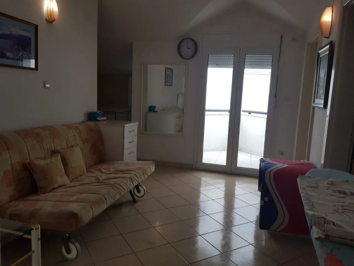 Izdavanje, trosoban stan, 92m², Slovenska Plaža, Budva