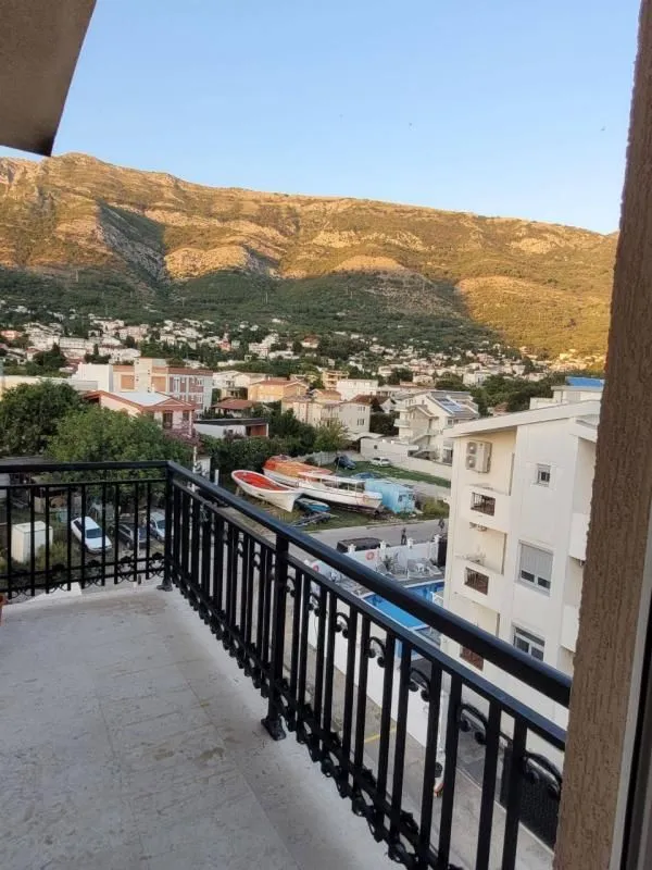 Rent, two bedroom apartment, 90m², Sutomore, Bar
