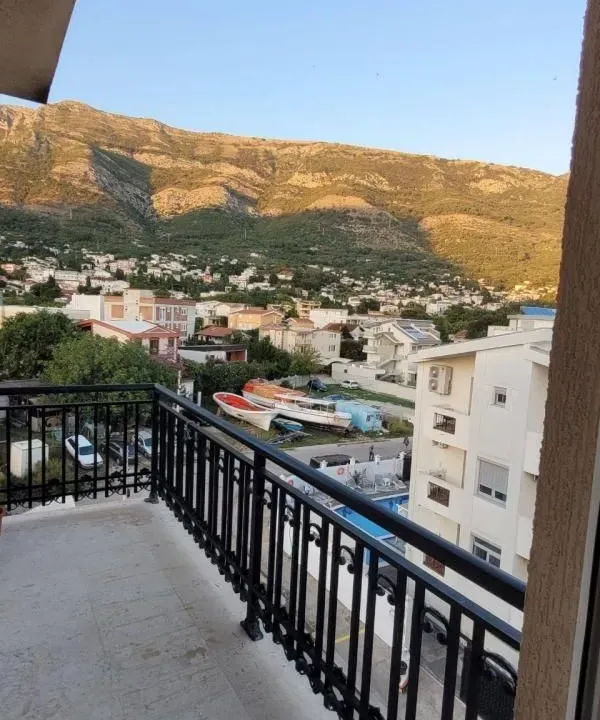 Rent, two bedroom apartment, 90m², Sutomore, Bar