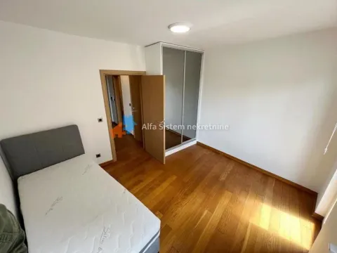 Izdavanje, četvorosoban stan, 80m², Savski Venac, Beograd - image 10