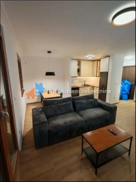 Izdavanje, trosoban stan, 77m², Autokomanda, Voždovac Sve Podlokacije