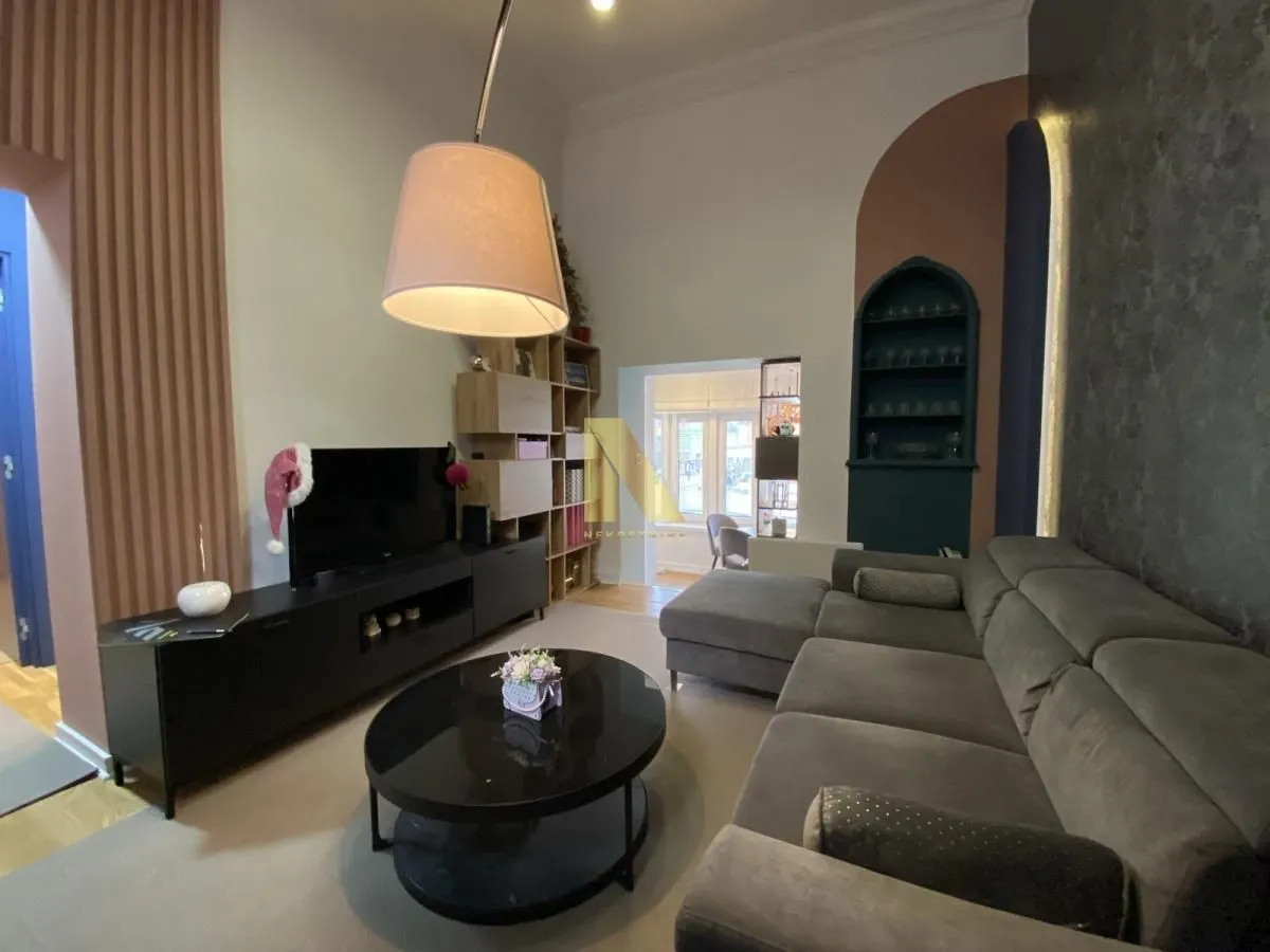 Izdavanje, dvosoban stan, 49m², Centar, Novi Sad