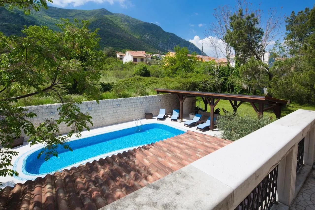 Sale, house, 690m², Prčanj, Kotor