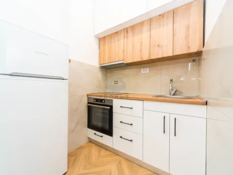 Izdavanje, poslovni prostor, 62m², Centar, Podgorica - image 9