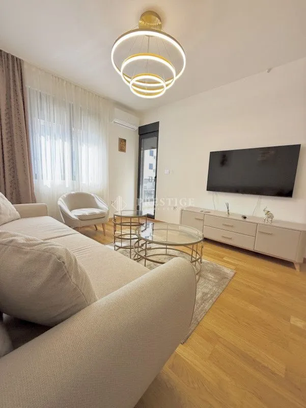 Izdavanje, jednosoban stan, 50m², City Kvart, Podgorica